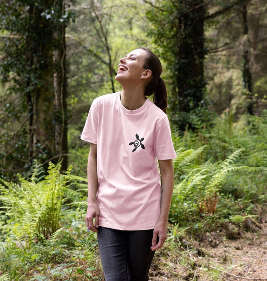 Woman’s pink tee